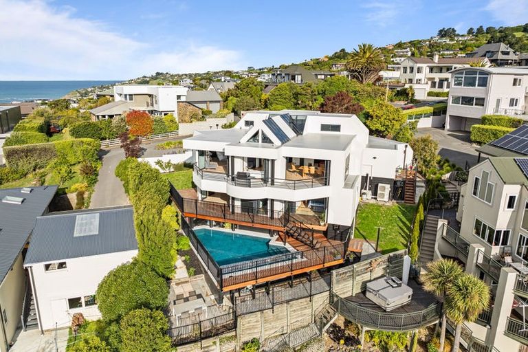 Photo of property in 9 Luxton Place, Mount Pleasant, Christchurch, 8081