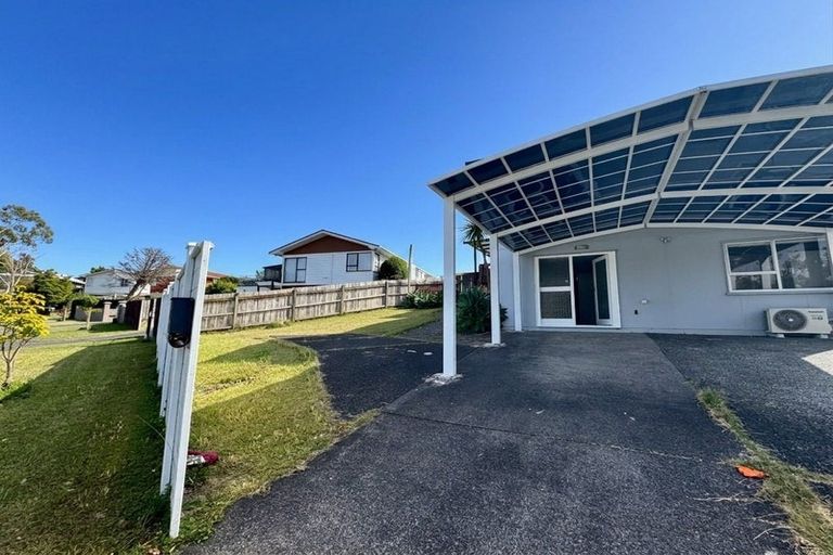 Photo of property in 49 Rosewarne Crescent, Glendene, Auckland, 0602