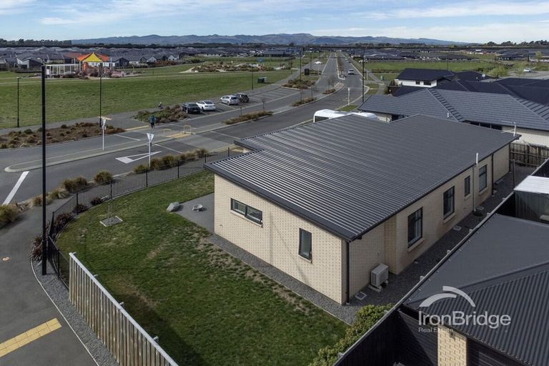 Photo of property in 32 Broadway Parade, Rolleston, 7615