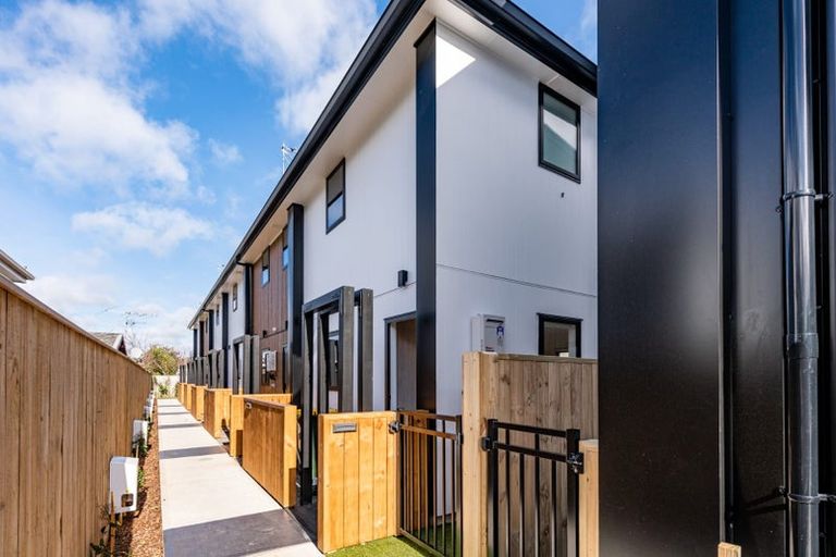 Photo of property in 3/97 Whites Line East, Waiwhetu, Lower Hutt, 5010