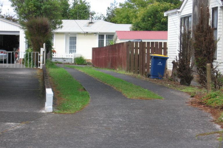 Photo of property in 26 Kirrie Avenue, Te Atatu South, Auckland, 0610