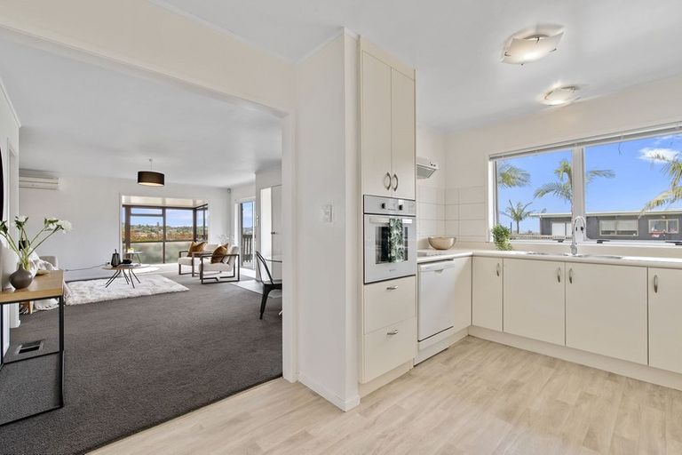 Photo of property in 1/41 Shanaway Rise, Hillcrest, Auckland, 0627