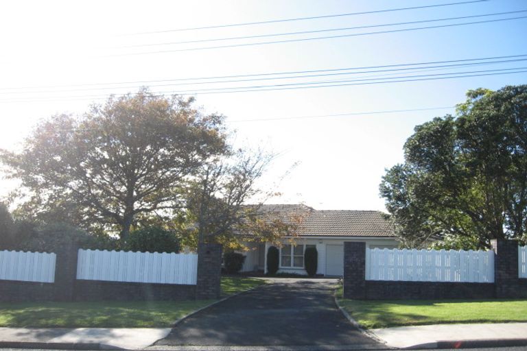 Photo of property in 201 Bleakhouse Road, Mellons Bay, Auckland, 2014