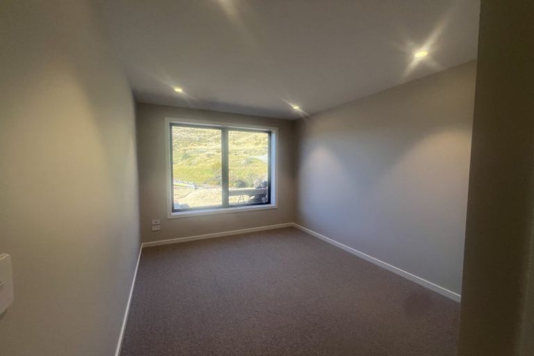 Photo of property in 4 Red Deer Rise, Kelvin Heights, Queenstown, 9300