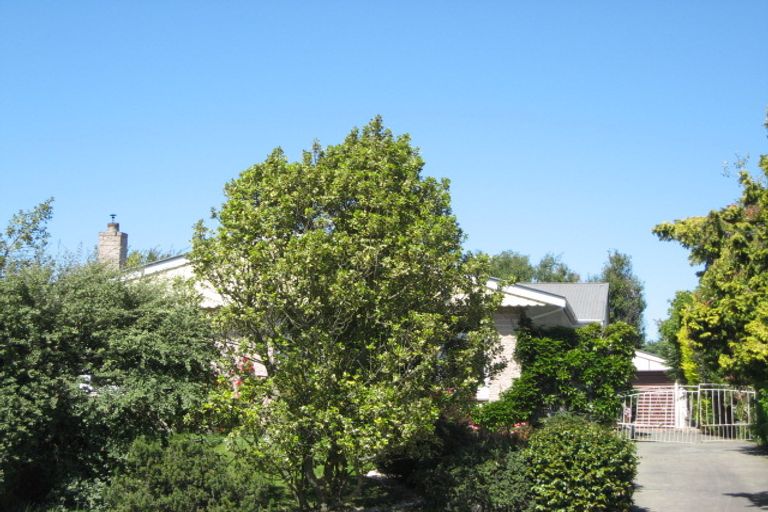 Photo of property in 14 Bickerton Street, Wainoni, Christchurch, 8061