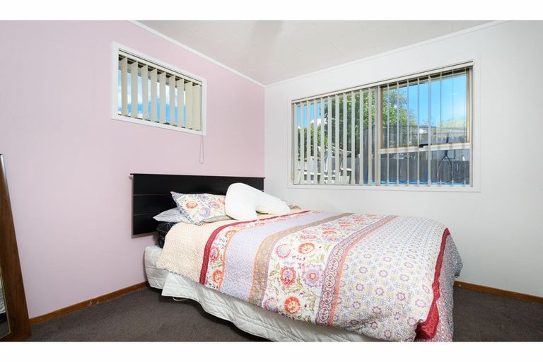 Photo of property in 26 Solar Road, Glen Eden, Auckland, 0602