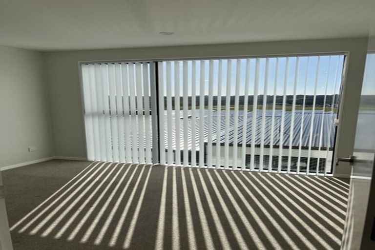 Photo of property in 31 Hinonga Loop, Silverdale, 0932