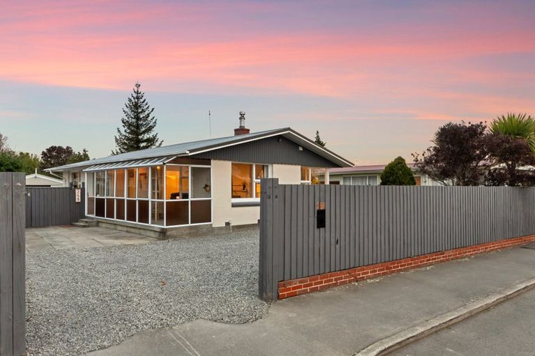 Photo of property in 258 Main North Road, Redwood, Christchurch, 8051