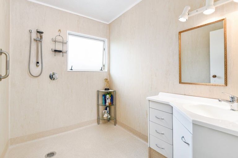 Photo of property in 17 Chapman Place, Fairy Springs, Rotorua, 3015