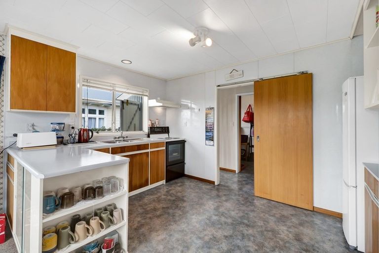 Photo of property in 28 Graham Street, Eltham, 4322