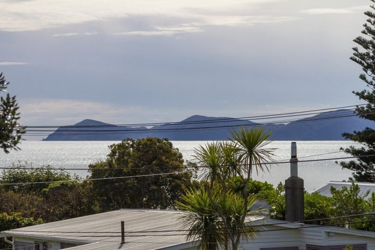 Photo of property in 116 Wellington Road, Paekakariki, 5034