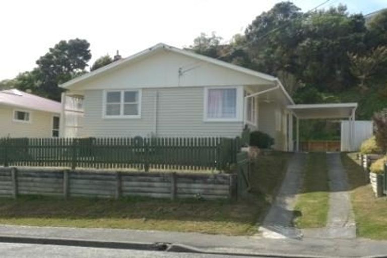 Photo of property in 15 Catherine Crescent, Paparangi, Wellington, 6037