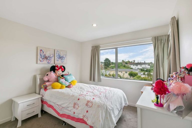 Photo of property in 2b St Clair Place, Browns Bay, Auckland, 0630