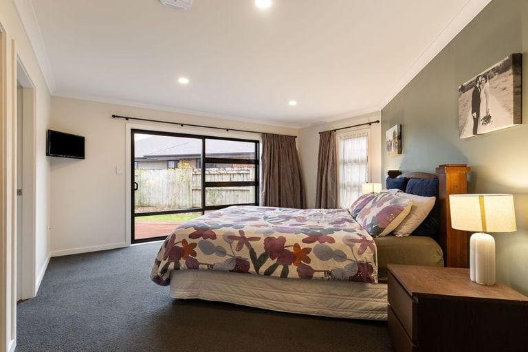 Photo of property in 6 Trump Place, Kelvin Grove, Palmerston North, 4414