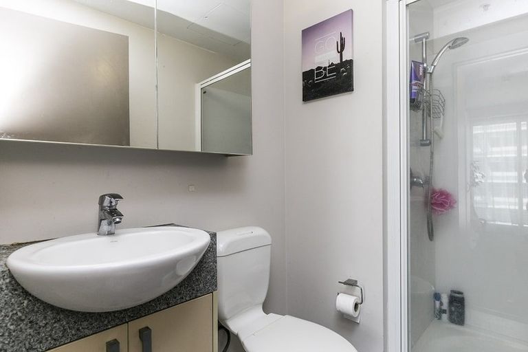 Photo of property in Dual Apartments, 403/142 Vivian Street, Te Aro, Wellington, 6011