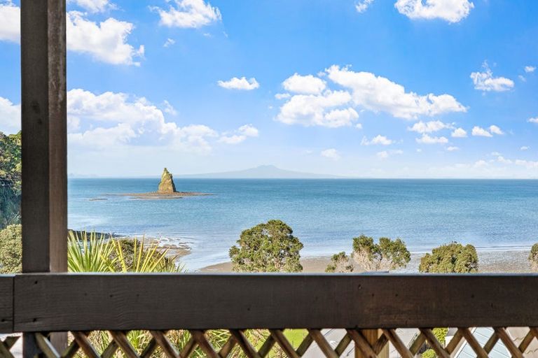 Photo of property in 32 Zita Avenue, Matakatia, Whangaparaoa, 0930