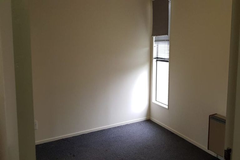 Photo of property in 2 Kekeno Grove, Tirohanga, Lower Hutt, 5010