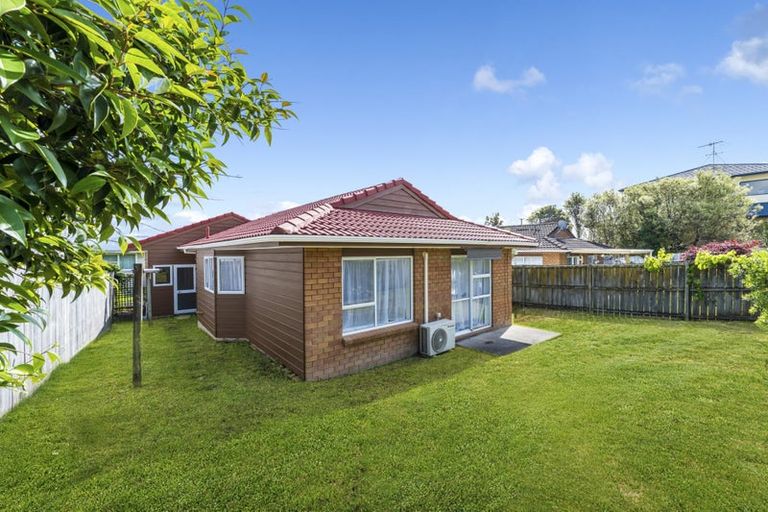 Photo of property in 2/5 Newington Road, Henderson, Auckland, 0612