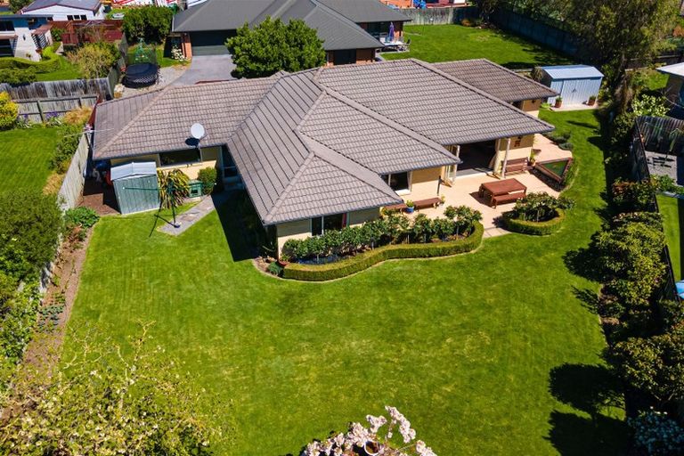 Photo of property in 7 Riverwood Boulevard, Redwood, Christchurch, 8051