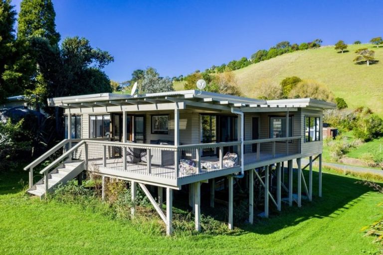 Photo of property in 13 Regent Street, Whakapirau, Maungaturoto, 0583