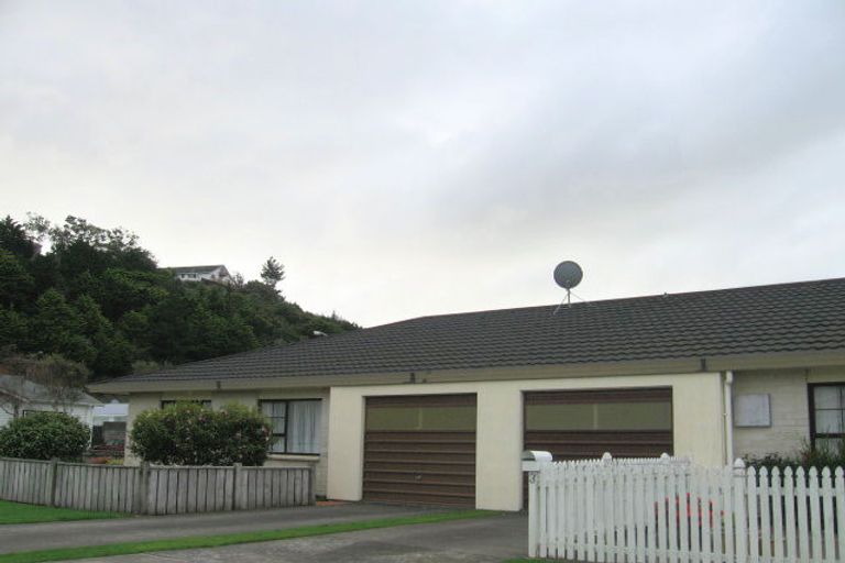 Photo of property in 3 Mclellan Street, Tawa, Wellington, 5028