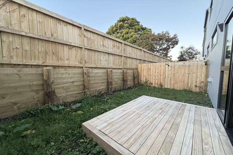 Photo of property in 9a Tangelo Place, Bucklands Beach, Auckland, 2012