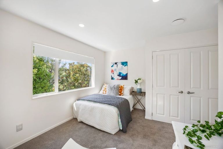 Photo of property in 2/63 Pupuke Road, Birkenhead, Auckland, 0627