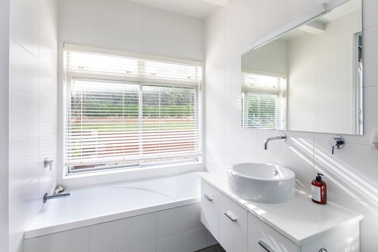 Photo of property in 411 Oaia Road, Muriwai, 0881