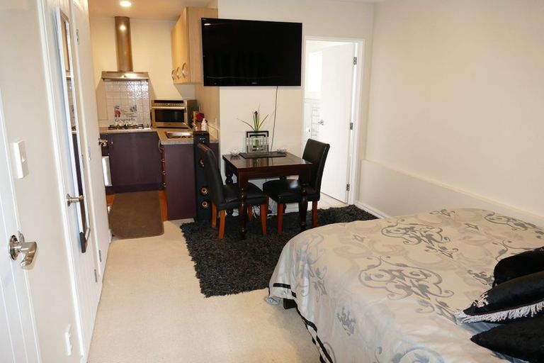 Photo of property in 822 Beach Road, Browns Bay, Auckland, 0630