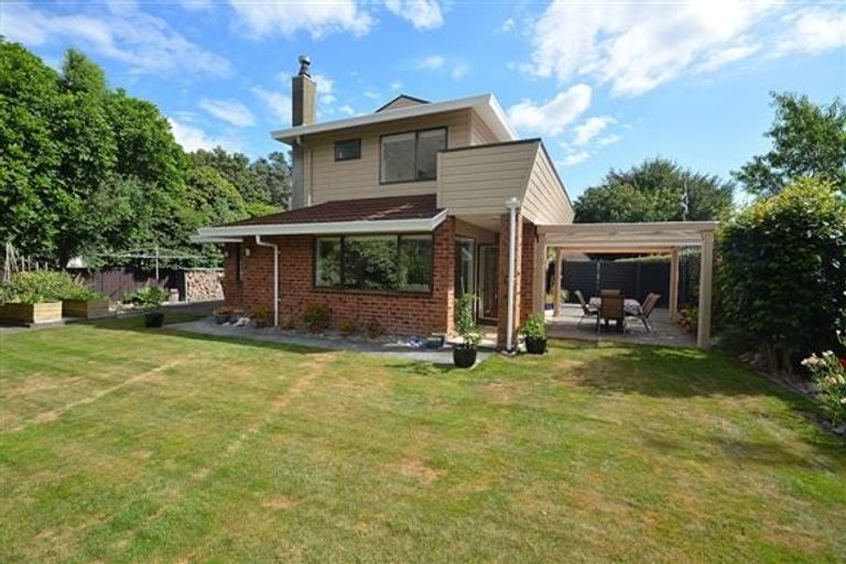 Photo of property in 17a Kowhai Grove, Waikanae, 5036