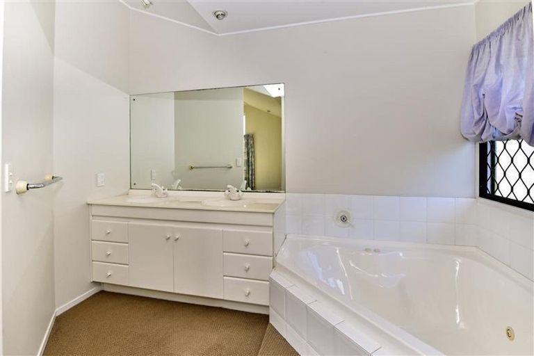 Photo of property in 20 Gillard Place, Eastern Beach, Auckland, 2012