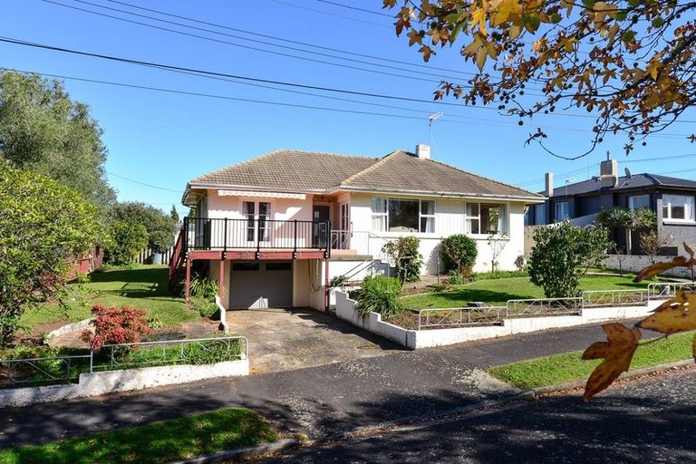 Photo of property in 4 Corbett Avenue, Hillcrest, Hamilton, 3216