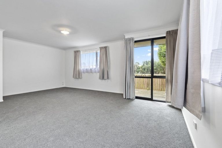 Photo of property in 2/57 Redcrest Avenue, Red Hill, Papakura, 2110