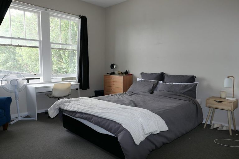 Photo of property in 70 Kelburn Parade, Kelburn, Wellington, 6012