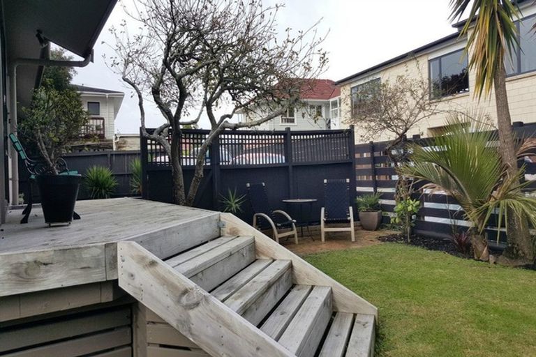 Photo of property in 1/302 Te Atatu Road, Te Atatu South, Auckland, 0610
