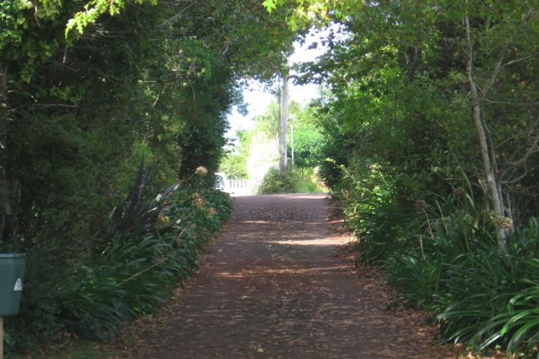 Photo of property in 17b Humphrey Kemp Avenue, Henderson, Auckland, 0612