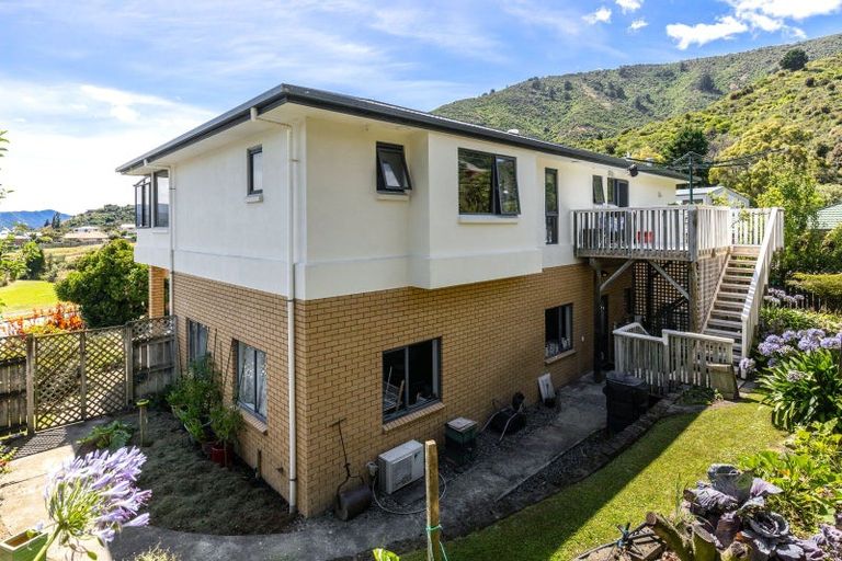 Photo of property in 13 Rimu Terrace, Waikawa, Picton, 7220