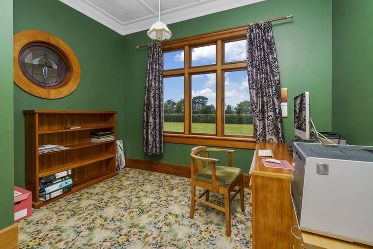Photo of property in 82 Aerodrome Road, Dannevirke, 4972