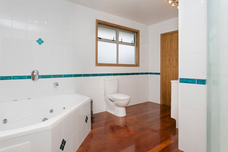 Photo of property in 2/8 Parata Street, Two Mile Bay, Taupo, 3330