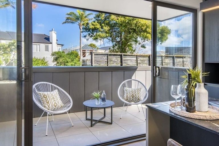 Photo of property in 16d Saltburn Road, Milford, Auckland, 0620