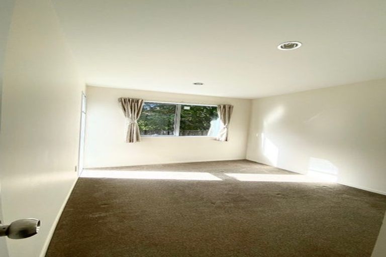Photo of property in 24 Mirrabooka Avenue, Botany Downs, Auckland, 2010