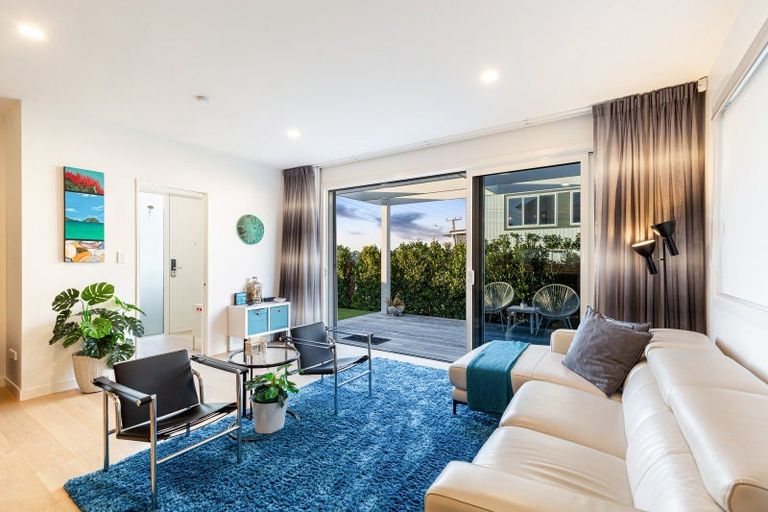 Photo of property in 1 The Bays Rise, Murrays Bay, Auckland, 0630