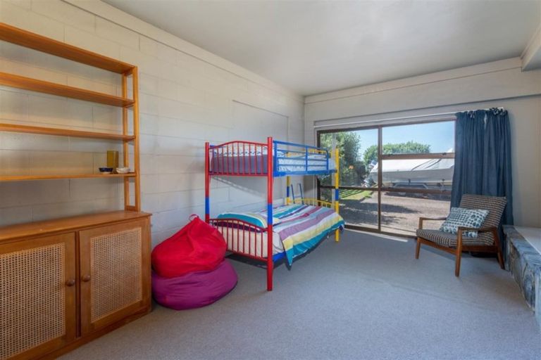 Photo of property in 32 Manly Esplanade, Browns Bay, Auckland, 0630