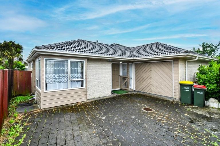 Photo of property in 2/20 Ross Martin Court, Conifer Grove, Takanini, 2112