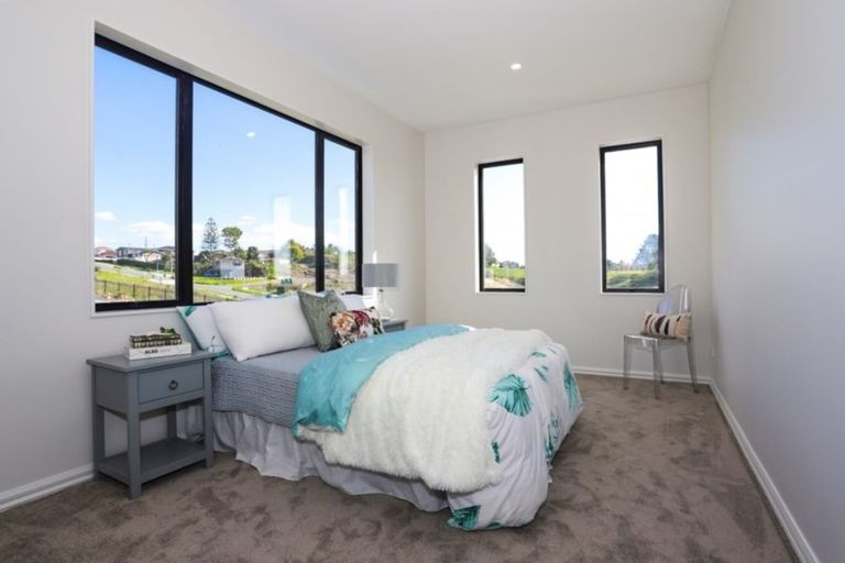 Photo of property in 21 Merv Clarke Lane, Massey, Auckland, 0614