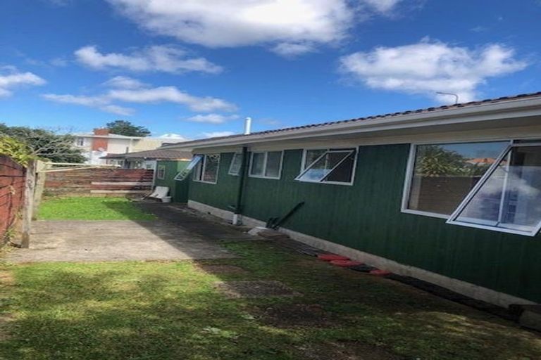 Photo of property in 1/59 Archibald Road, Kelston, Auckland, 0602