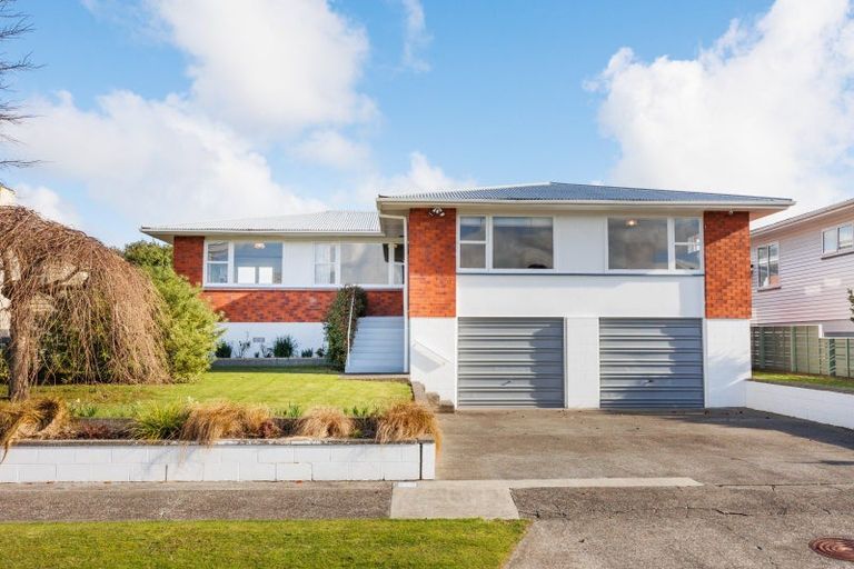 Photo of property in 37 Epsom Road, Hokowhitu, Palmerston North, 4410