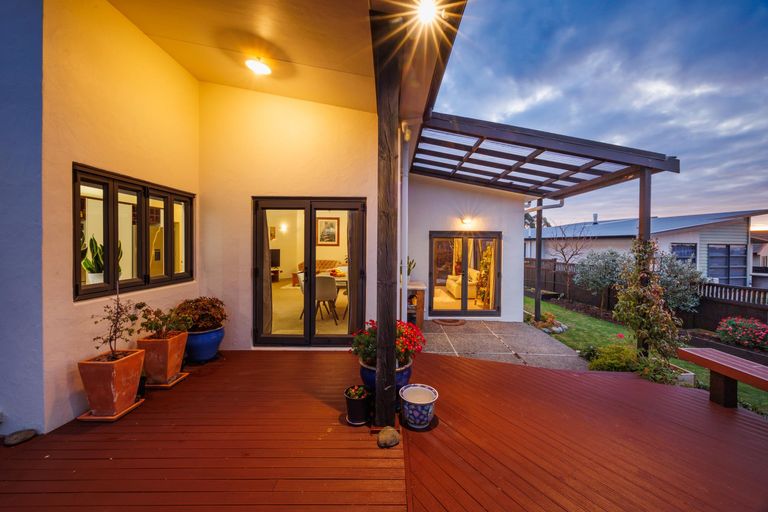 Photo of property in 111 Ruapehu Drive, Fitzherbert, Palmerston North, 4410