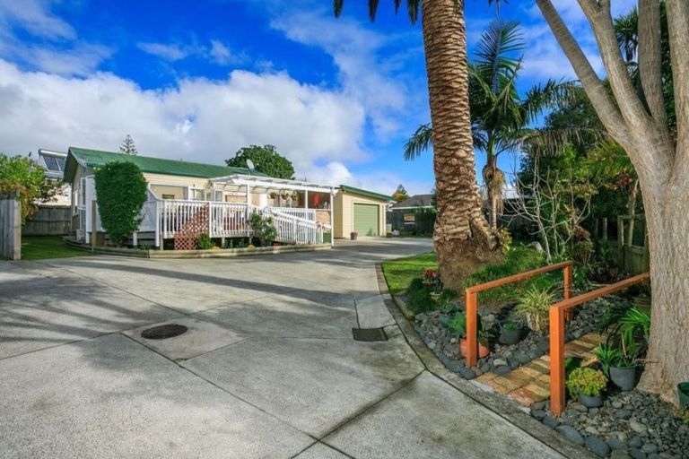 Photo of property in 17 Paramu Avenue, Birkdale, Auckland, 0626