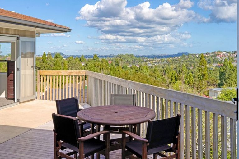 Photo of property in 52 Chelsea View Drive, Chatswood, Auckland, 0626